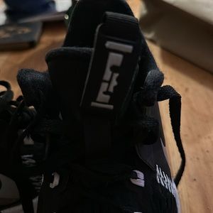 Youth Nike basketball sneakers!